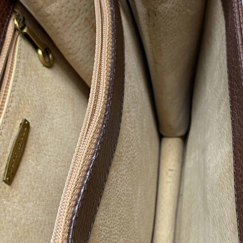 MARK CROSS 1845 New York cross body VINTAGE Leather handbag with gold accents. - Picture 9 of 16